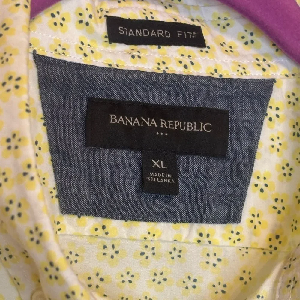 Banana Republic EUC white/yellow floral short sleeve button down shirt Size XL